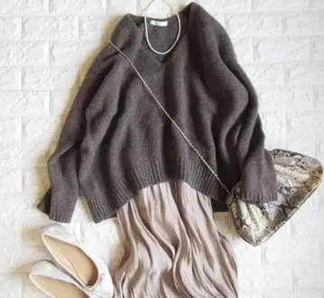 투모로우랜드 갤러리 바이 고급 여성스러운 세련된 V넥 루즈 니트