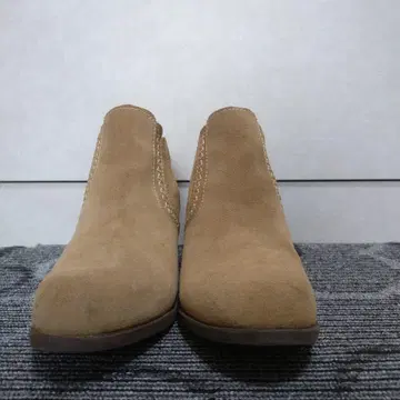 베이지 스웨이드 사이드 고어 부츠