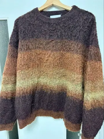 EPIC 브라운 계열 그라데이션 니트