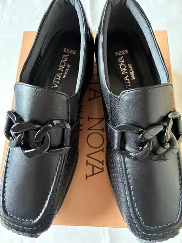 VITA NOVA 블랙 로퍼 EEEB 여성용