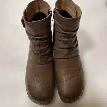 브라운 가죽 슬립온 부츠