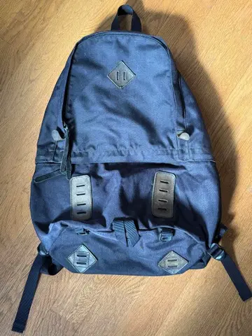 블랙 심플 백팩