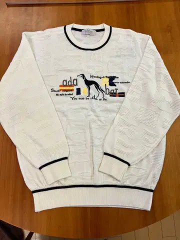 Adabat 자수 화이트 스웨터 L 사이즈