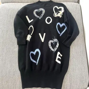 체스티 하트 LOVE 롱 니트 원피스