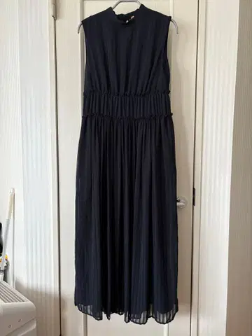 RIM.ARK 슬리브리스 플리츠 패턴 원피스 네이비