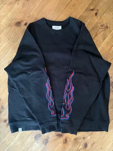 TAIN 블랙 맨투맨 84 프레임 자수