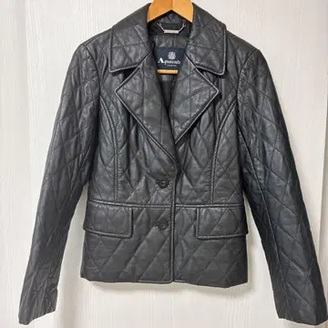 Aquascutum 블랙 퀼팅 가죽 자켓