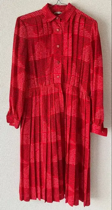 빨간색 플리츠 디자인 긴팔 셔츠 원피스