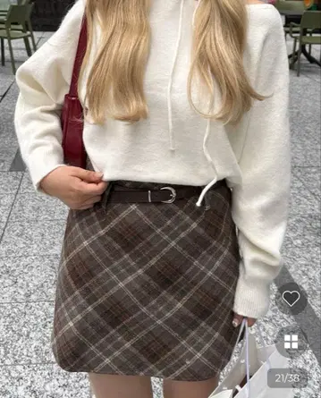 체크 패턴 미니 스커트