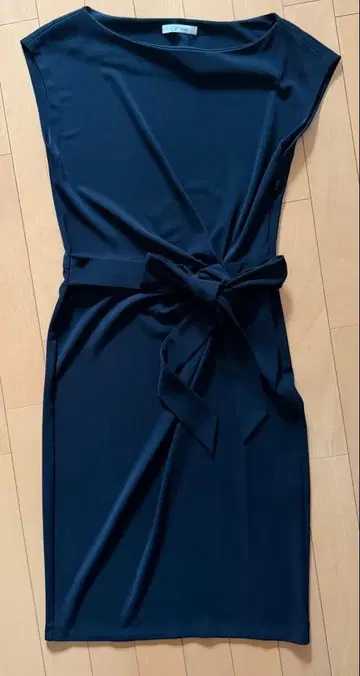 DVF 네이비 무릎 기장 원피스 사이즈 4