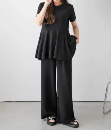 lesperance 엠보싱 페플럼 상의 + 와이드 팬츠 셋업