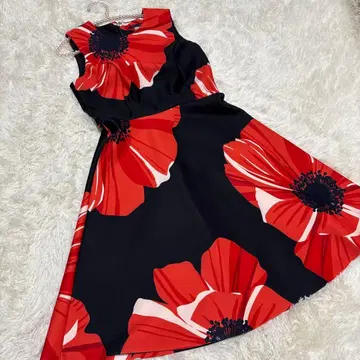 새상품급 타미힐피거 꽃무늬 슬리브리스 무릎 기장 원피스 블랙