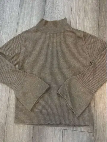 새상품 Flower 반짝이는 리브 하이넥 스웨터