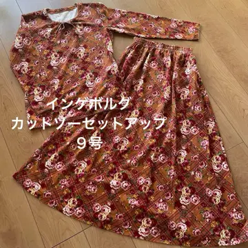 인게보르 장미 패턴 체크 무늬 긴팔 & 스커트 셋업