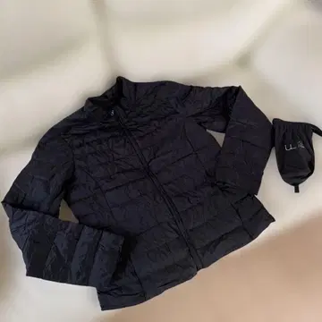 새상품급 ULTRA LIGHT DOWN 블랙 L 사이즈 수납 봉투 포함