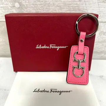 새상품 미사용 Salvatore Ferragamo 키링