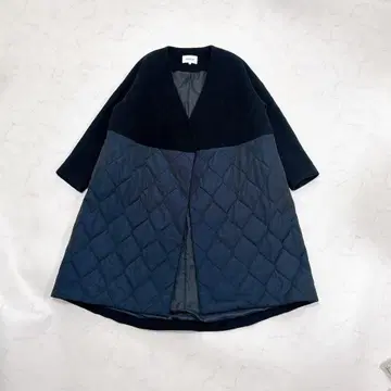 엔폴드 압축 비버 퀼팅 A라인 노카라 코트