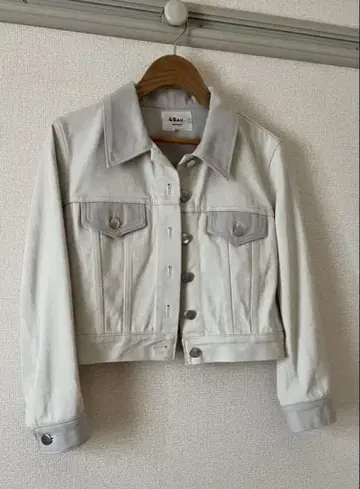 49AV. 화이트 데님 자켓