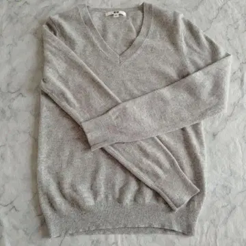유니클로 캐시미어 스웨터 S 사이즈