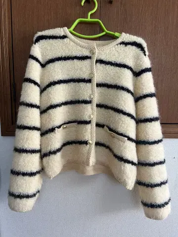 titivate 푸치 루프 골드 버튼 니트 가디건 보더