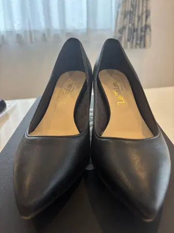 루탈론 블랙 펌프스