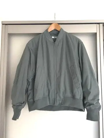 유니클로 C 봄버 자켓