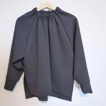 [프리미어] 블랙 개더입은 긴팔 셔츠 34 사이즈