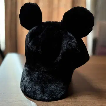 미키 귀 달린 퍼 캡 블랙