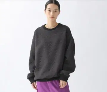 주카 퀼팅 맨투맨. 블랙