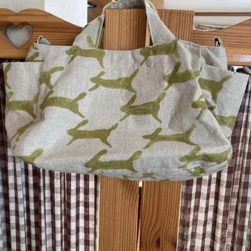 미나 페르호넨의 원단으로 만들어진 백