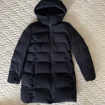 UNIQLO 심리스 다운 숏 기장 M 사이즈 블랙