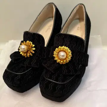 릴리 브라운 통굽 로퍼 펌프스 블랙