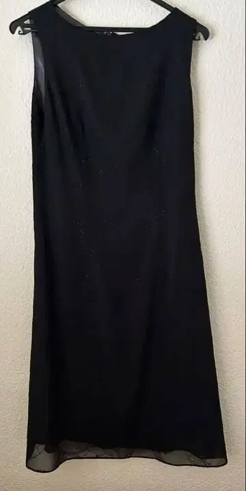 슬리브리스 무릎 기장 원피스 블랙 오간자 자수