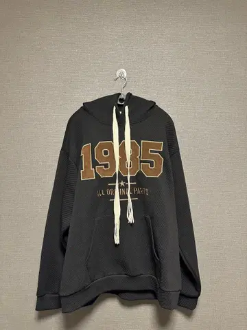 1985 프린트 블랙 후드티 후드 부착