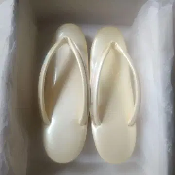 [ 새상품급 ] 크림색 심플 조리 M 사이즈