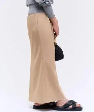 IENA 헤비 린넨 턱 타이트 스커트