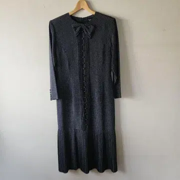 도트 무늬 리본 포함 원피스 수트