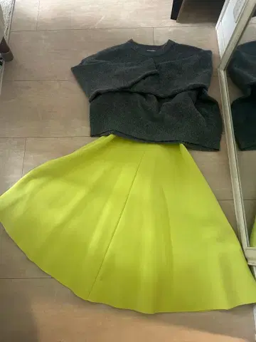 엘렌딕 맨투맨 플레어 스커트 yellow