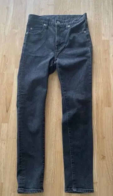 투모로우랜드 다크 그레이 스키니 데님 32