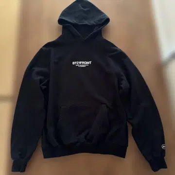 BT21 FRGMT SUPER UNIVERSTAR 블랙 맨투맨