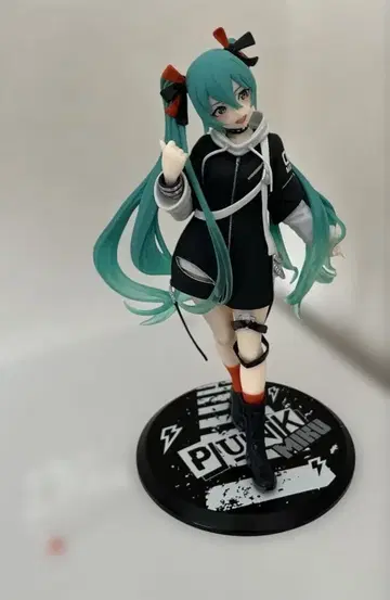하츠네 미쿠 Fashion 피규어 PUNK