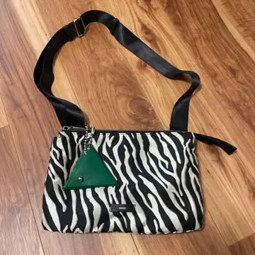 nouer 제브라 패턴 숄더백