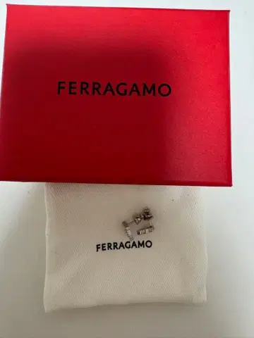 페라가모 FERRAGAMO 간치니 크리스탈 귀걸이(S) 실버