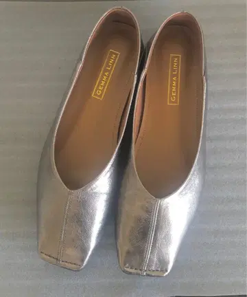 Daniella & GEMMA 스퀘어토 플랫슈즈