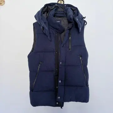 BEAMS HEART 빔즈 후드 부착 네이비 다운 베스트