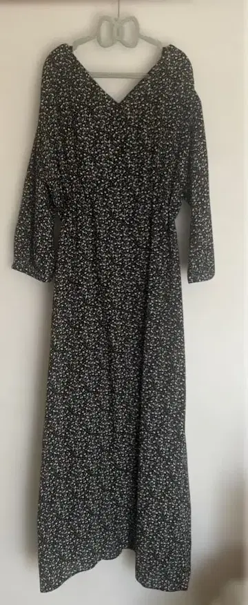 SIMPLICITE 미사용 7부 소매 v넥 원피스 안감 부착