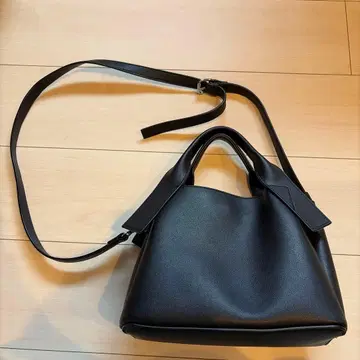 블랙 합성 피혁 숄더백 나노 유니버스