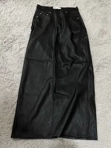 ZARA 인조 가죽 롱 스커트 블랙 XS 사이즈