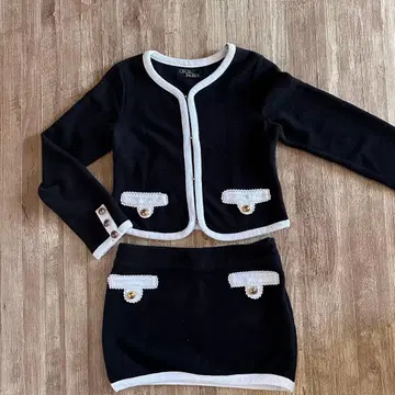 세실 맥비 블랙 니트 셋업