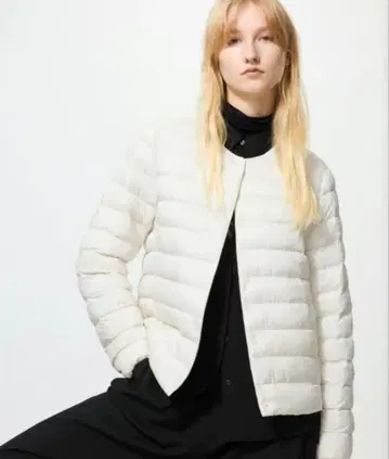 택 포함 새상품 UNIQLO 퍼프 테크 컴팩트 자켓 M 화이트